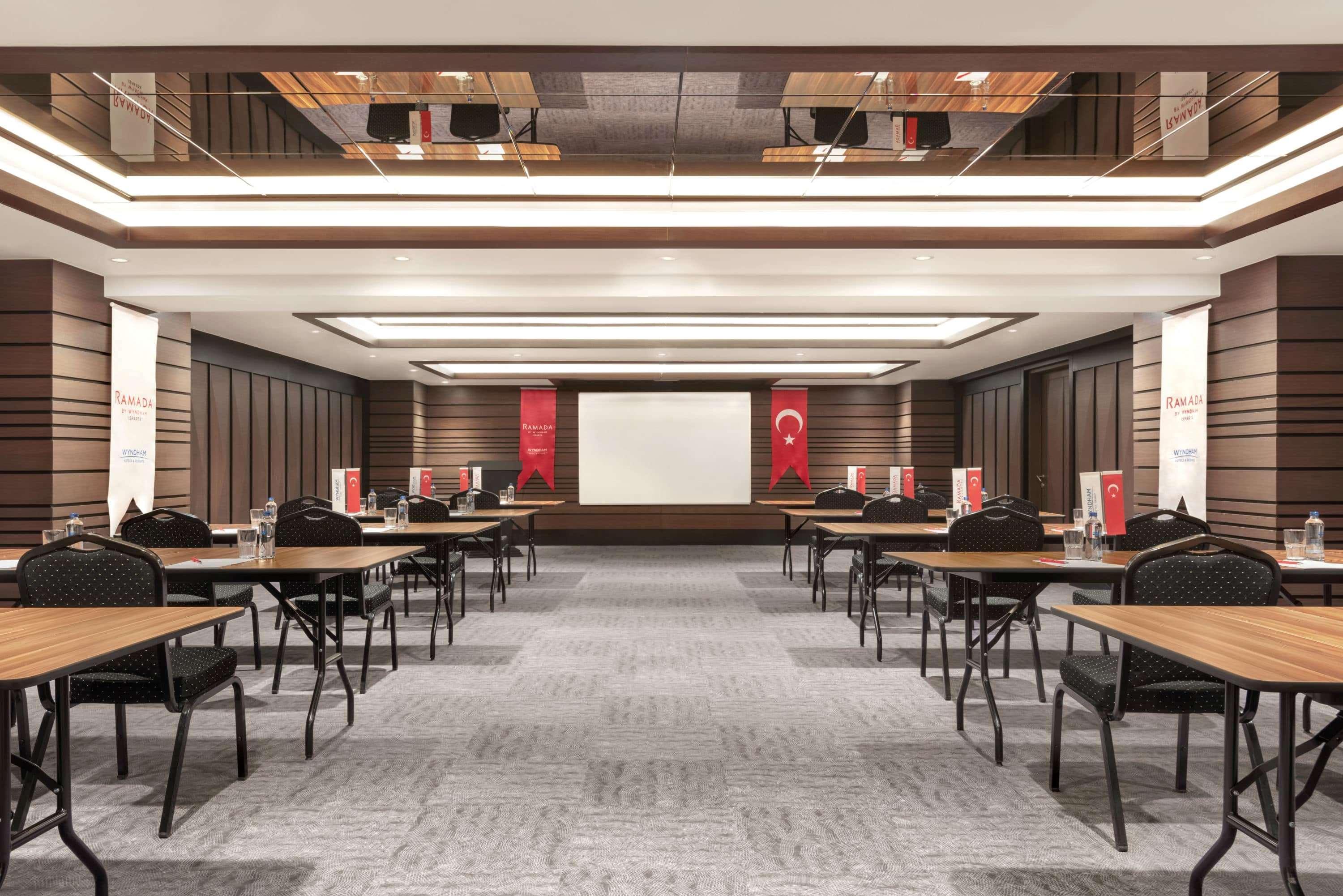 Ramada By Wyndham Isparta Zewnętrze zdjęcie